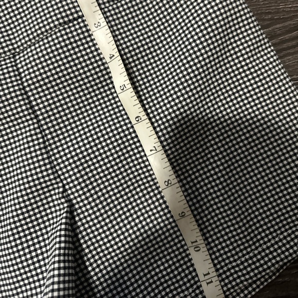 Lisette L checkered black/white stretch shorts, spring, size 8, gently worn, - Picture 7 of 11